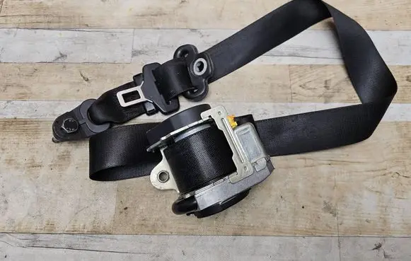 Mercedes-Benz B W245 Front seatbelt 602877300 008L000