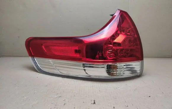 Toyota Sienna XL30 III Rear/tail lights