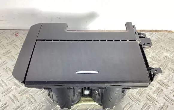 Cup holder front