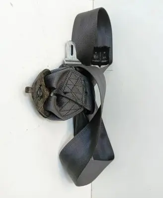 Middle seatbelt (rear)