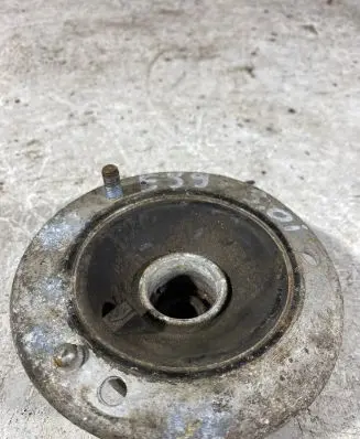 Coil spring mount