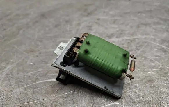 Volkswagen Transporter - Caravelle T4 Heater blower motor/fan resistor 701959263