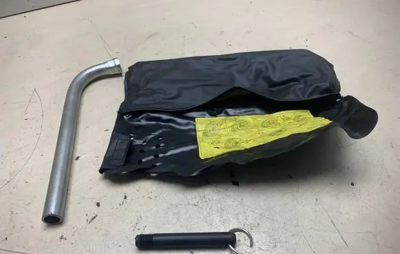 Volkswagen PASSAT B5.5 Tool set 893010026E