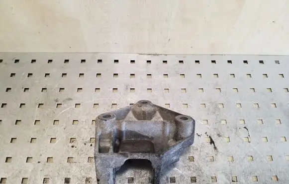 Nissan Qashqai Engine mounting bracket 11332JD700