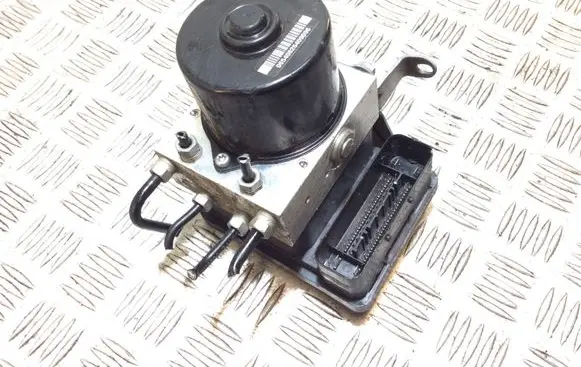 BMW 1 E82 E88 ABS Pump 6787837 6787836