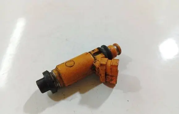 Subaru Forester SF Fuel injector 