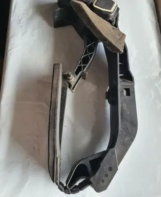 Mercedes-Benz E W211 Accelerator throttle pedal A2113000904