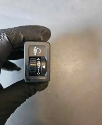 Suzuki Swift II Headlight level height control switch