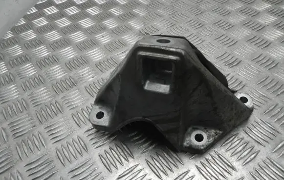 BMW 5 F10 F11 EGR valve cooler bracket 8777628