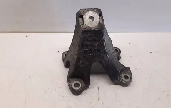 Audi A4 S4 B7 8E 8H Engine mount bracket 8E0199307R