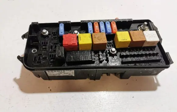 Opel Signum Fuse module 13144710