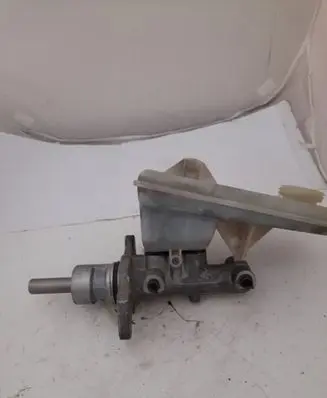 Opel Vivaro Master brake cylinder 320670082