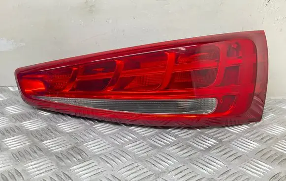 Audi Q3 8U Tailgate rear/tail lights 8U0945094