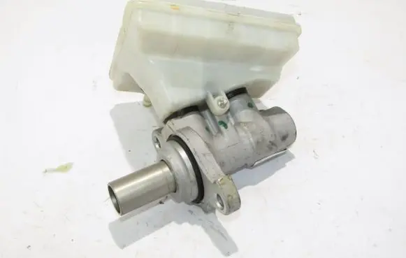 Mini Paceman (R61) Master brake cylinder 32663813