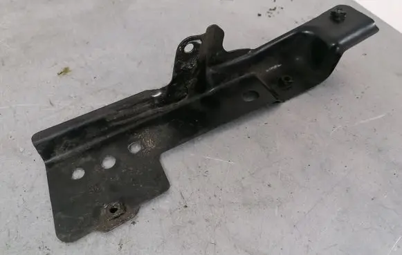 Audi Q7 4L Fender mounting bracket 4L0805698