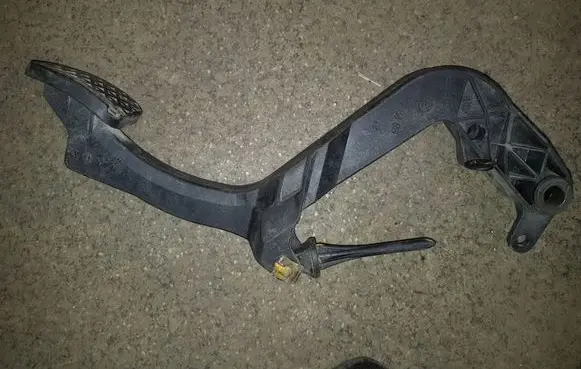BMW 3 E36 Brake pedal 1158659