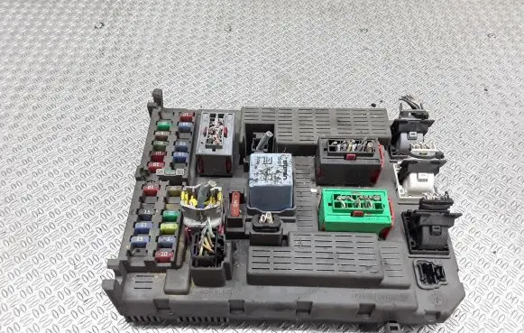 Citroen C8 Fuse module 9651938380