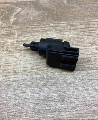 Volkswagen PASSAT B5.5 Brake pedal sensor switch 3B0945511A