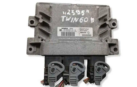 Renault Twingo II Engine control unit/module 8200774747 S120200113 8200700695
