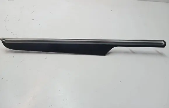 Porsche Macan (95B) Front door trim bar 95B867061