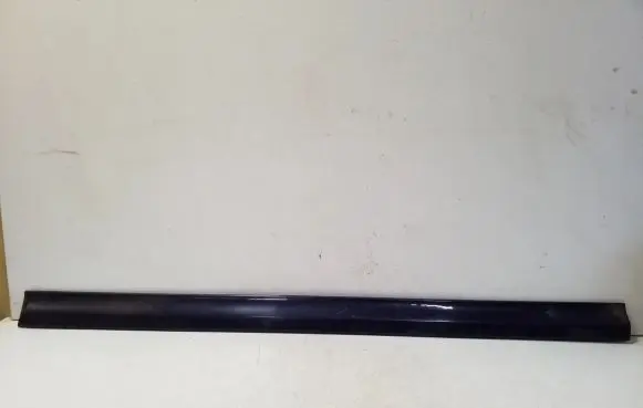 Volkswagen PASSAT B4 Front door trim (molding) 3A0853515A