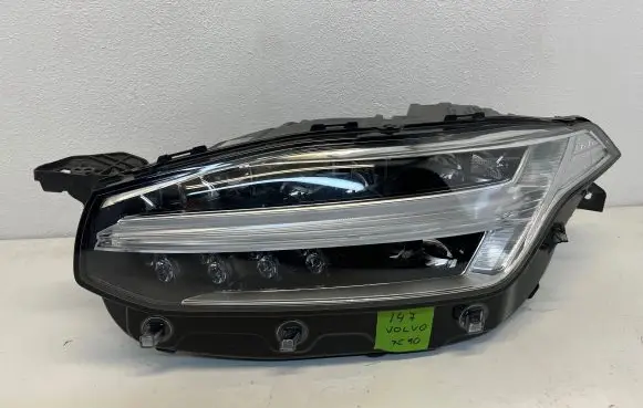 Volvo XC90 Headlight/headlamp 31655807