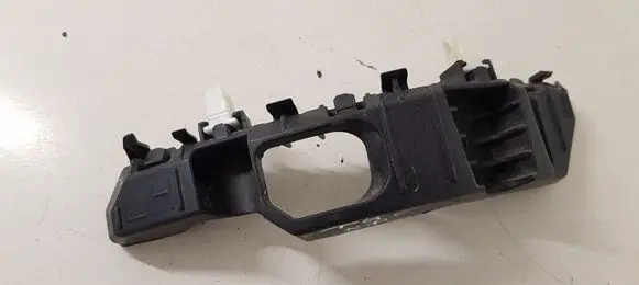 Front bumper mounting bracket