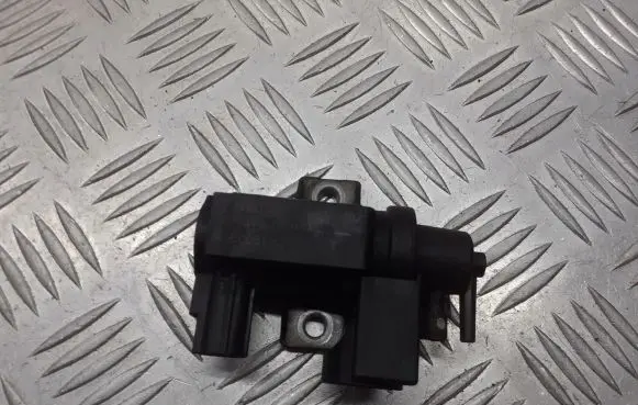 Toyota Avensis T250 Valve vacuum 25819-0R011