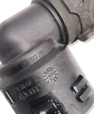Volkswagen PASSAT B6 Engine coolant pipe/hose 1K0122291