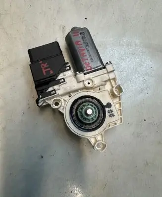 Skoda Octavia Mk2 (1Z) Rear door window regulator motor 1K0959704E