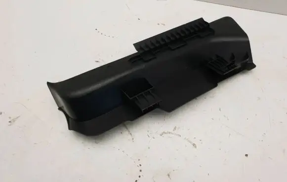 Volvo XC90 Rear seat side bottom trim 39829397 39829395