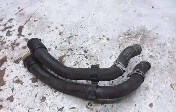 Opel Insignia A Engine coolant pipe/hose 13225489 13225490