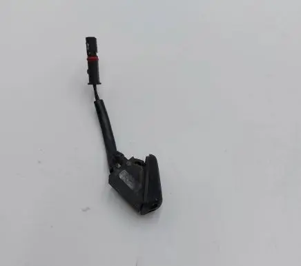 Windshield washer spray nozzle