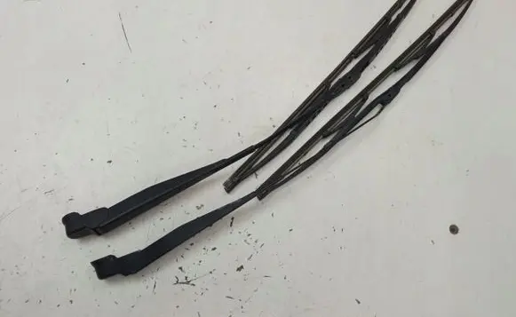 Fiat Seicento/600 Front wiper blade arm