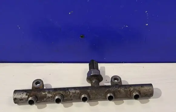 Volvo V50 Fuel main line pipe 31216186