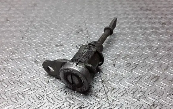 Mitsubishi Grandis Front door lock (next to the handle) 