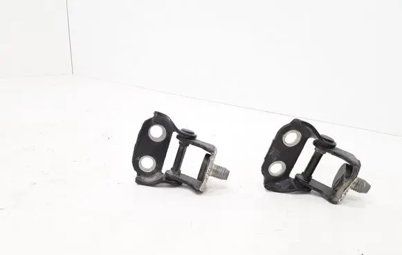 Mazda 3 I Tailgate/trunk/boot hinge