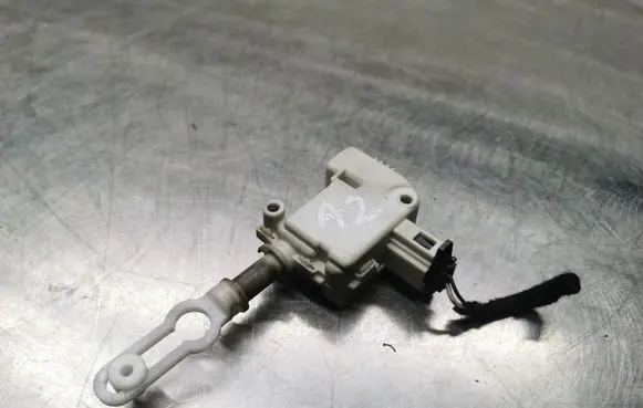 Audi A2 Central locking motor 8E5962115 7M0959761A