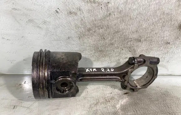 Nissan X-Trail T30 Piston with connecting rod