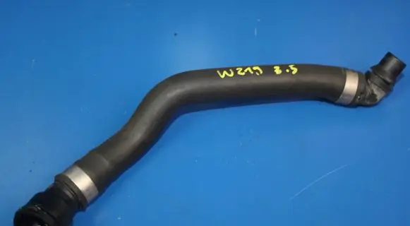 Mercedes-Benz CLS C219 Engine coolant pipe/hose A2118302996