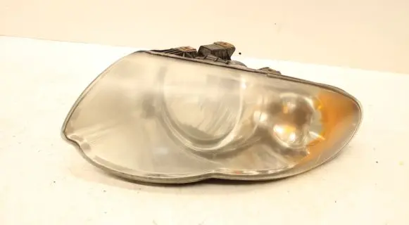Chrysler Town & Country IV Headlight/headlamp 206636B