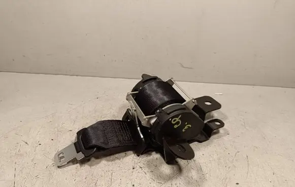 Middle seatbelt (rear)