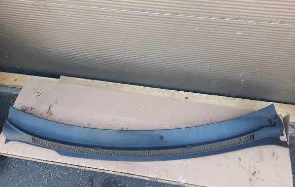 Volkswagen Multivan T5 Wiper trim 7H1819403A