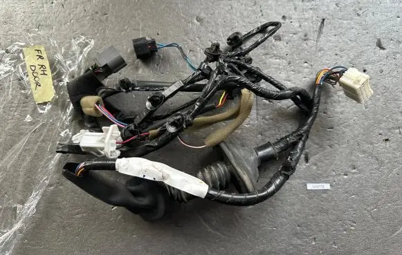 Mitsubishi Pajero Front door wiring loom/harness boot MR517832