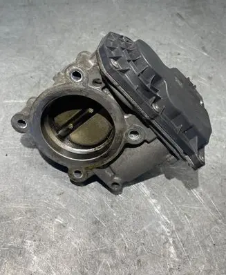 Mazda 6 Throttle valve PE0113640B
