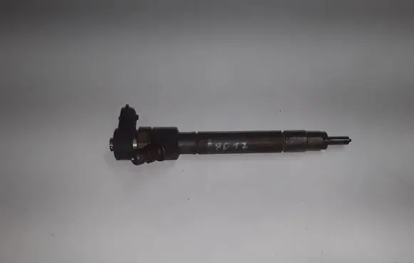 Volvo XC90 Fuel injector 30750283