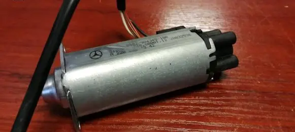 Mercedes-Benz S W220 Seat adjustment motor 2208204342