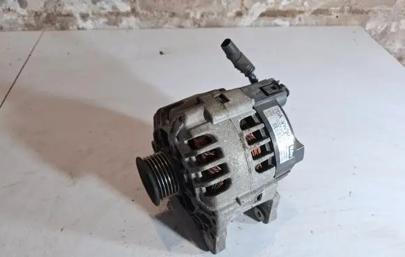 Volkswagen Fox Generator/alternator 03D903025H