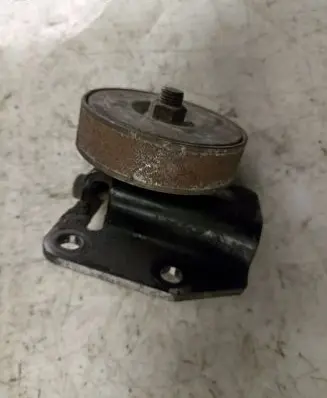 Suzuki Grand Vitara I Generator/alternator belt tensioner