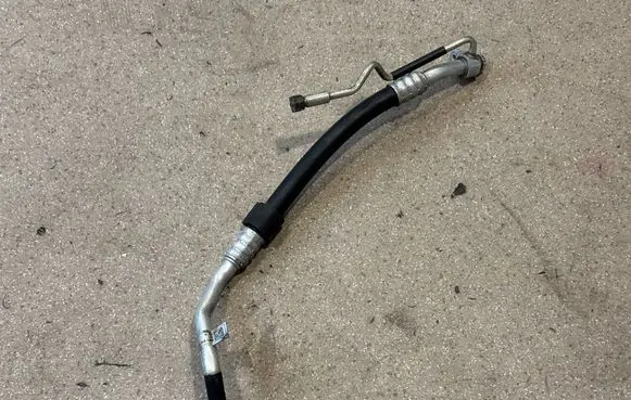 Audi A4 S4 B9 Air conditioning (A/C) pipe/hose 8W1816740